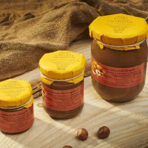 Crema di nocciole caramellate