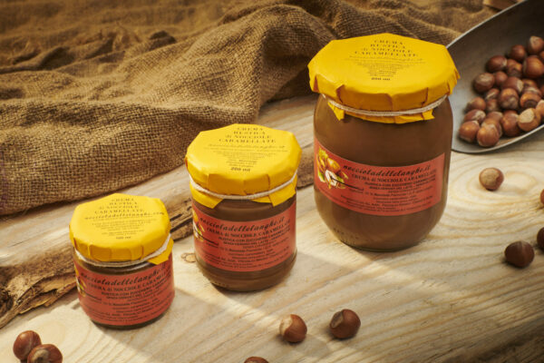 Crema di nocciole caramellate