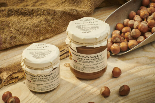 Crema di nocciole salate